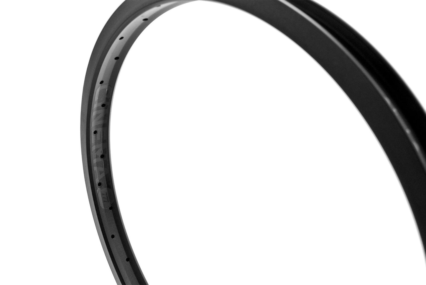 CINEMA 777 RIM 36H BLK